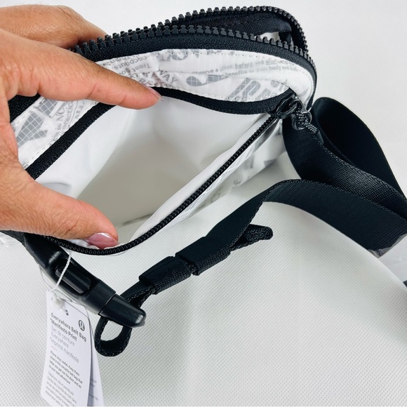 Lululemon Belt Bag 1L - Picture 5 of 6